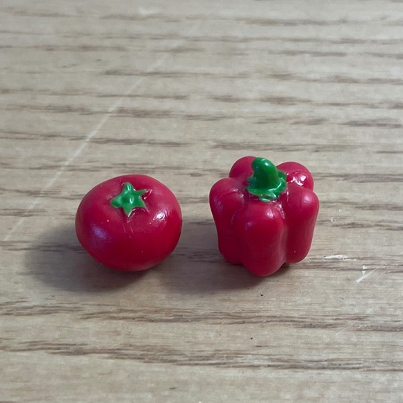 Lil Woodzeez Hopin Farmers Market Tomato Red Pepper Replacements Calico Critters - Picture 1 of 3